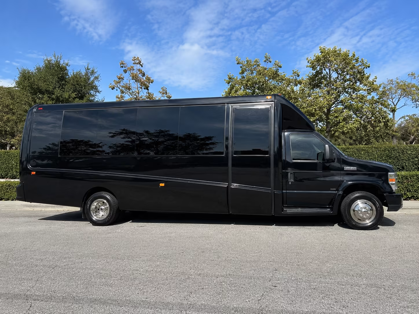 minibus rentals for rialto arts and culture field trips